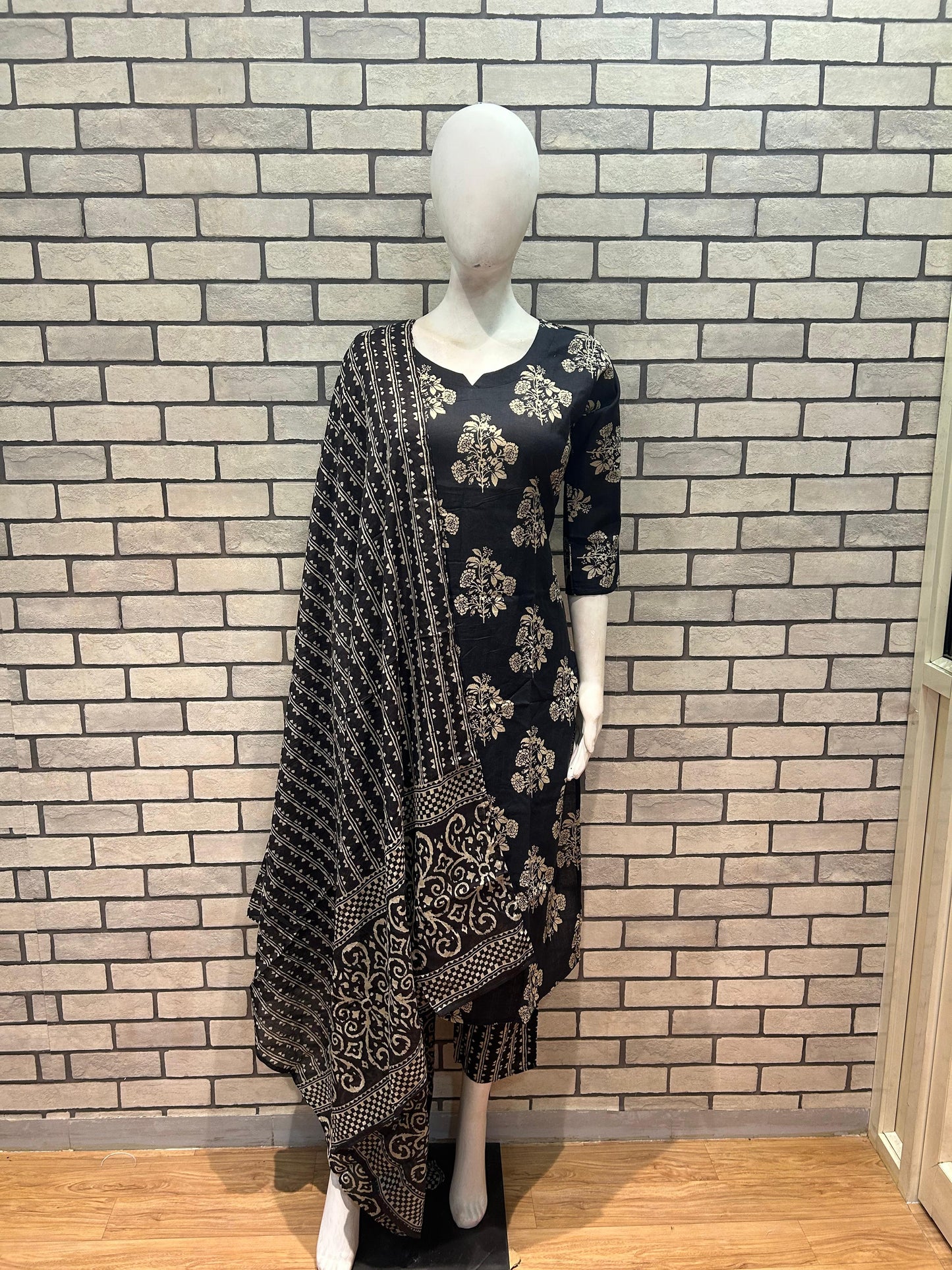 Women's Cotton 60-60 Printed Kurta Set with Dupatta Quality.