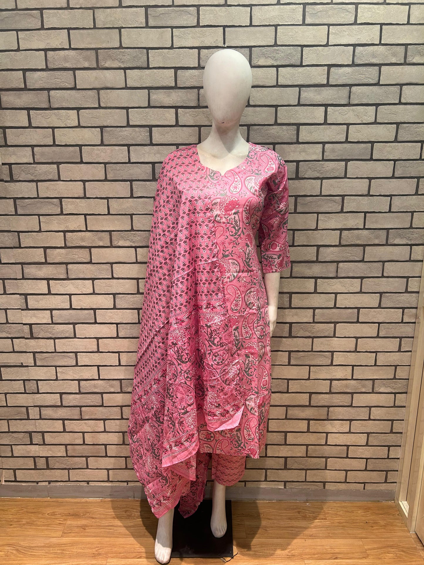 Women's Cotton 60-60 Printed Kurta Set with Dupatta Quality.