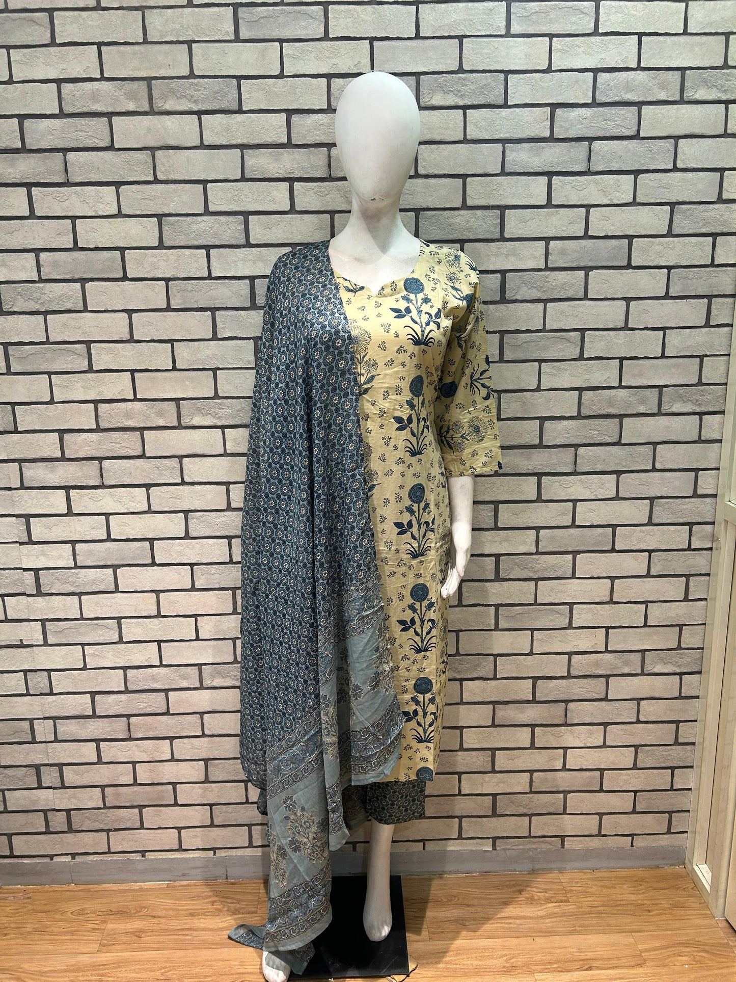 Women's Cotton 60-60 Printed Kurta Set with Dupatta Quality.