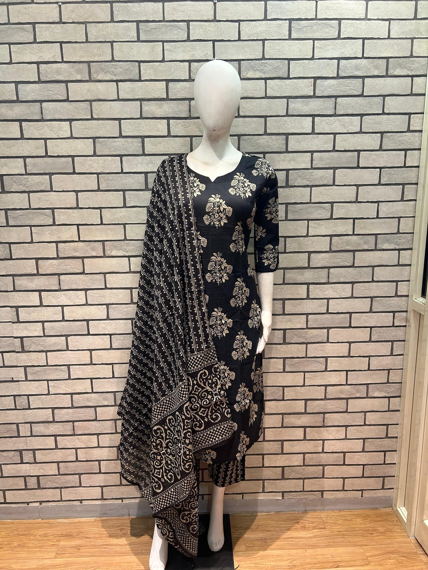 Women's Cotton 60-60 Printed Kurta Set with Dupatta Quality.