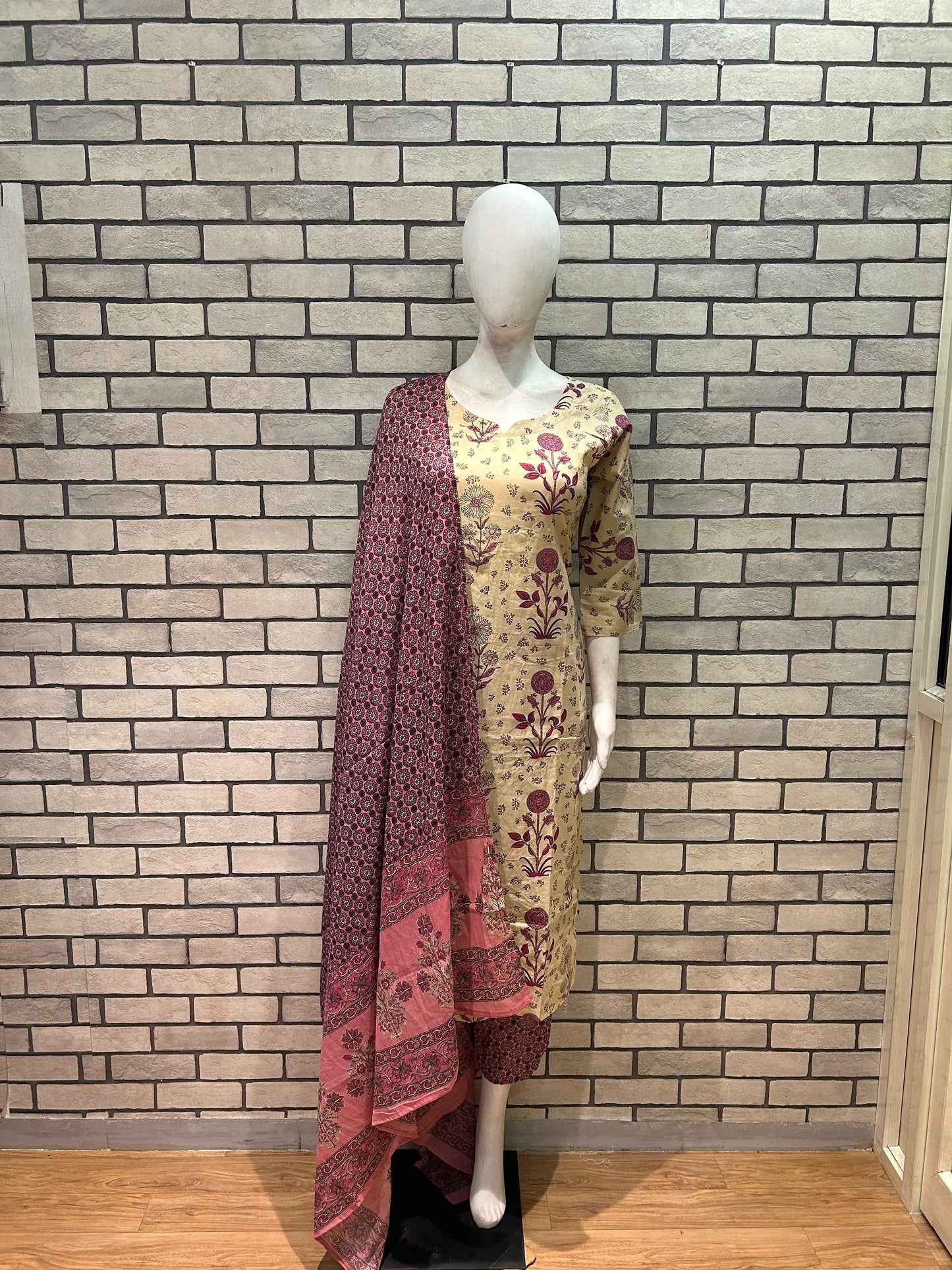 Women's Cotton 60-60 Printed Kurta Set with Dupatta Quality.