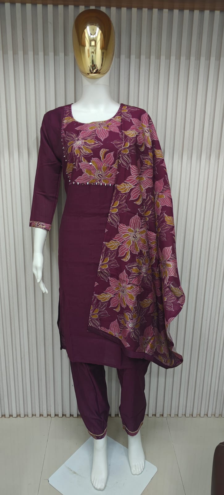 striking straight-cut kurti