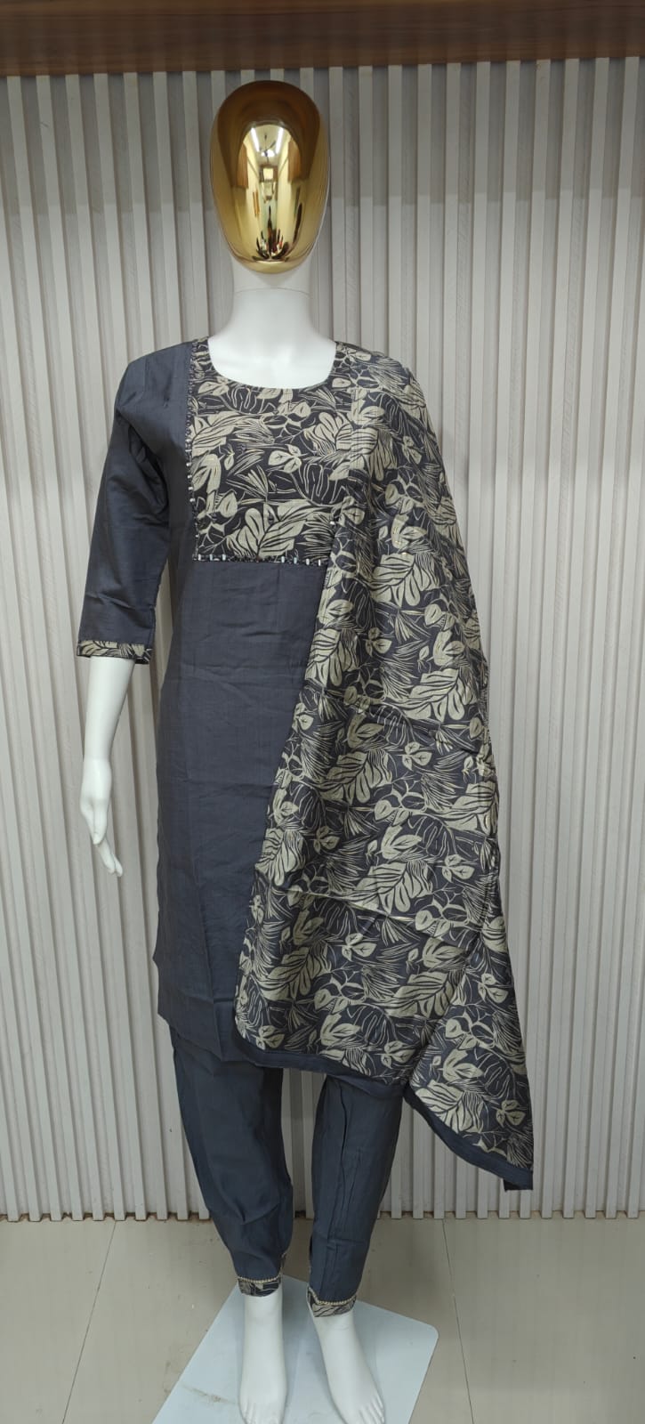 striking straight-cut kurti