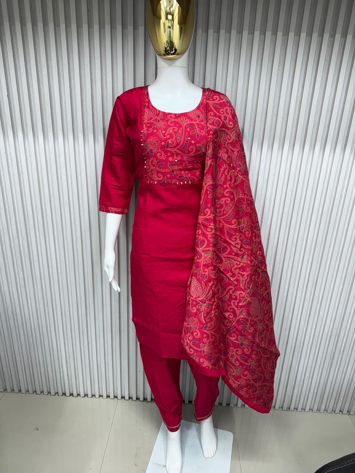 striking straight-cut kurti